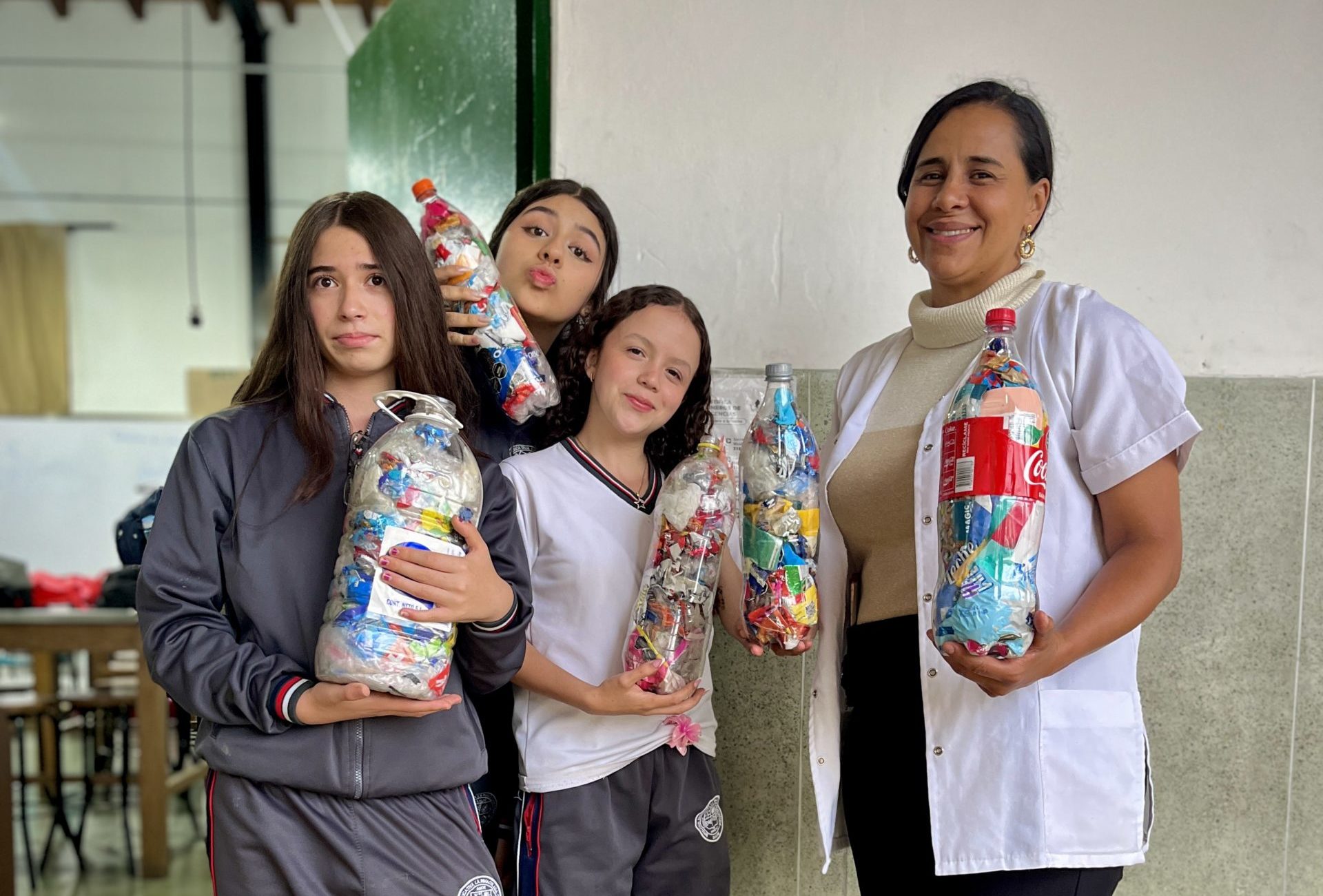 SeparArte movilizó a estudiantes de Guarne en la recolección de más de mil botellas para el cuidado ambiental