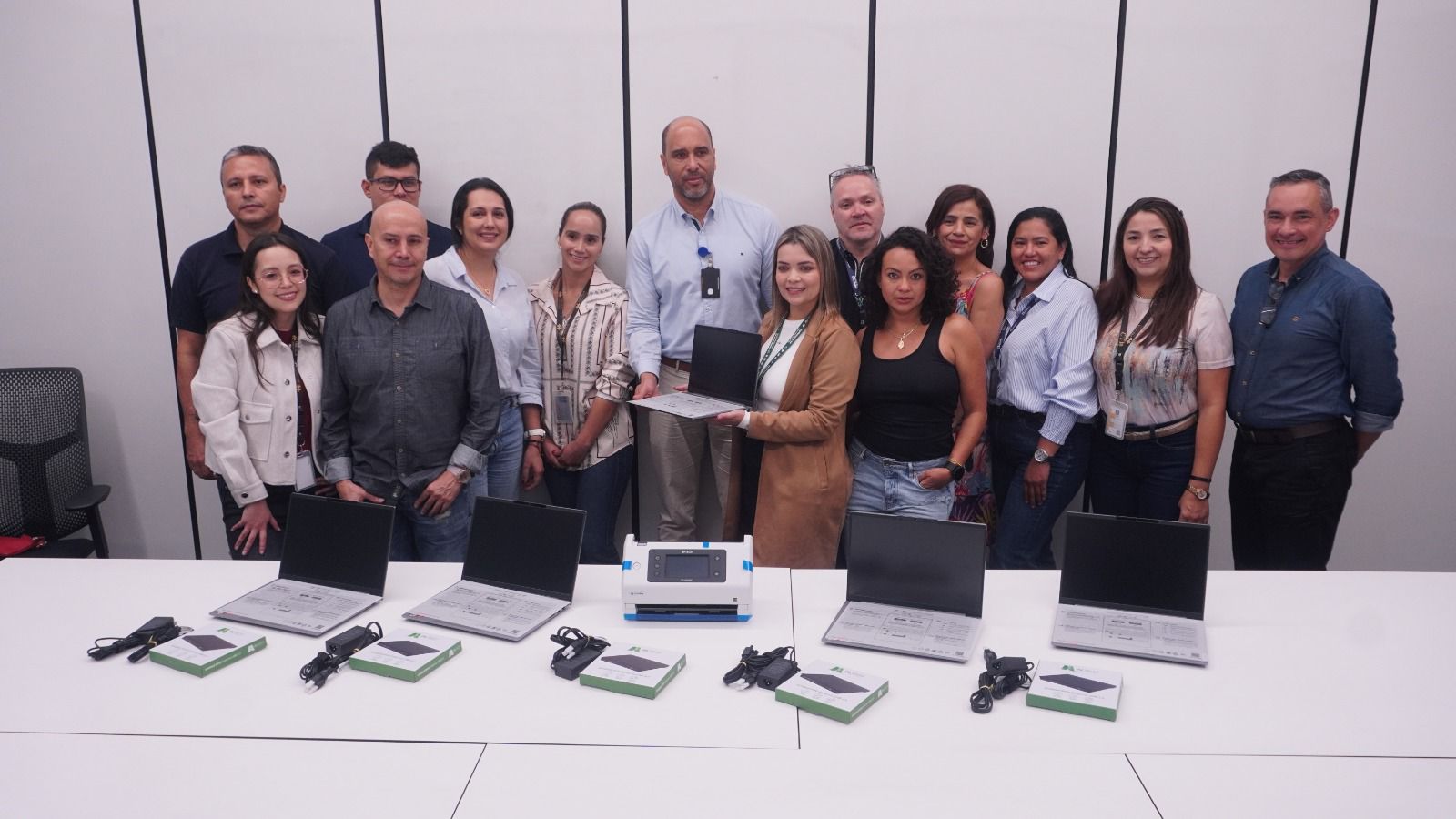 Autoridades de Antioquia entregaron equipos a la Fiscalía para fortalecer búsqueda de desaparecidos