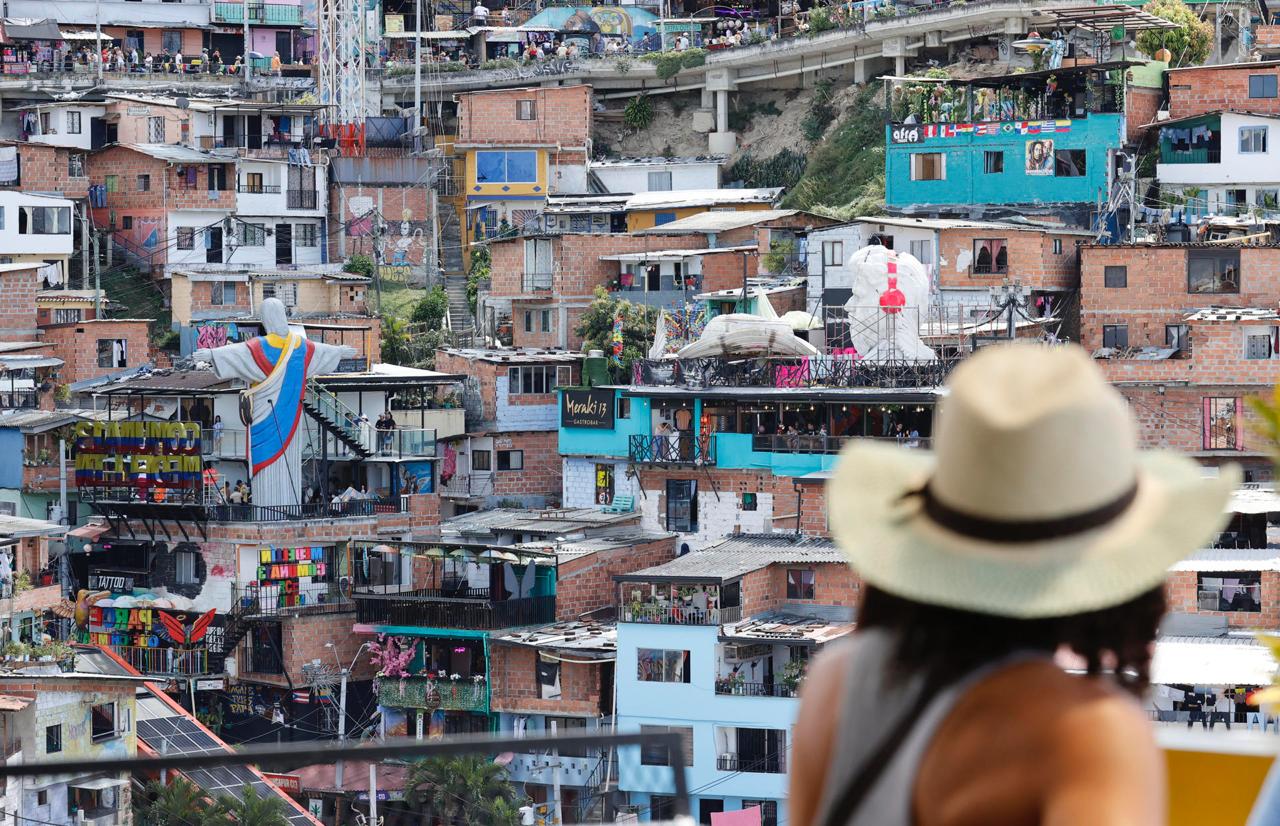 Del miedo al mural: La Comuna 13 de Medellín, un lienzo vivo que no olvida su pasado