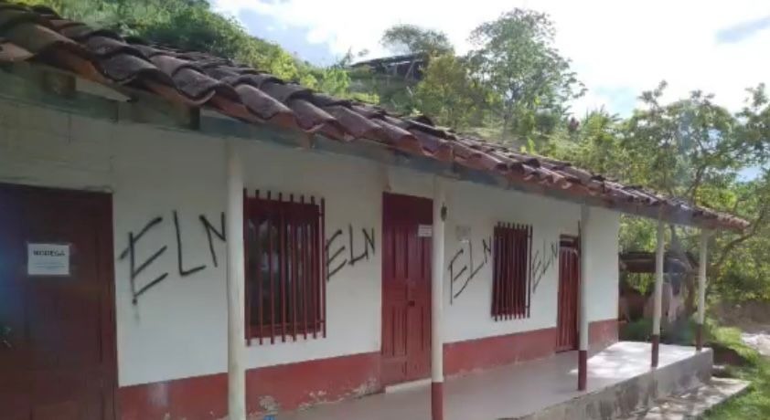 Aparecieron grafitis del ELN en Santo Domingo, Antioquia: autoridades investigan
