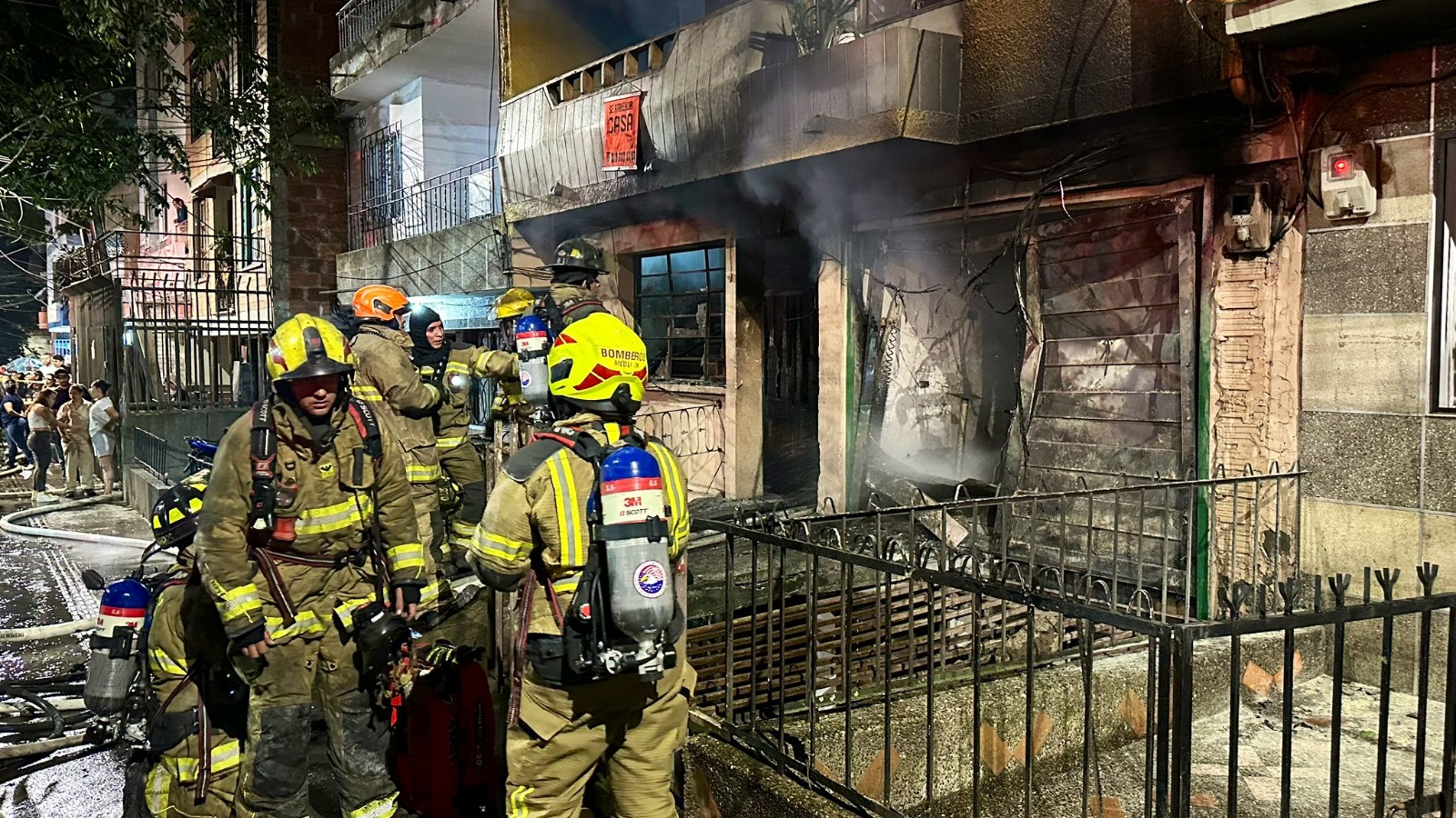Un hombre con movilidad reducida y sus mascotas, dos conejos, fallecieron en un incendio estructural en Medellín