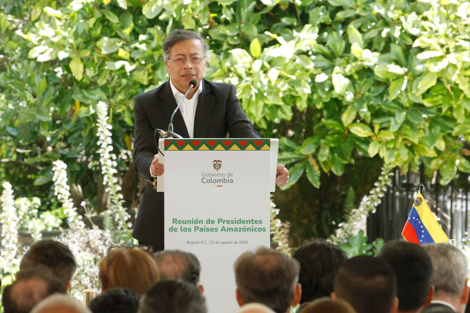 Petro dice que pidió militarizar la frontera del lado venezolano para enfrentar “la mafia”