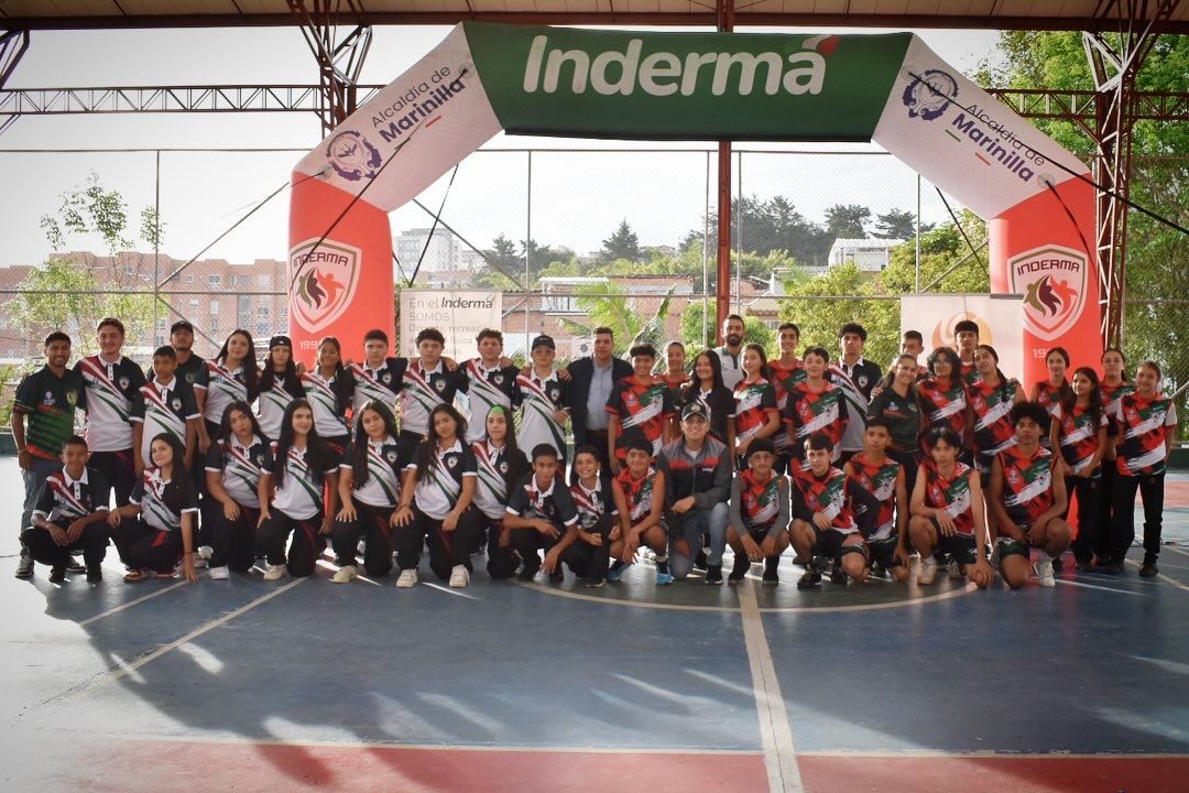 Marinilla entregó banderas y uniformes a sus delegaciones para la Final Departamental de los Juegos Intercolegiados 2025