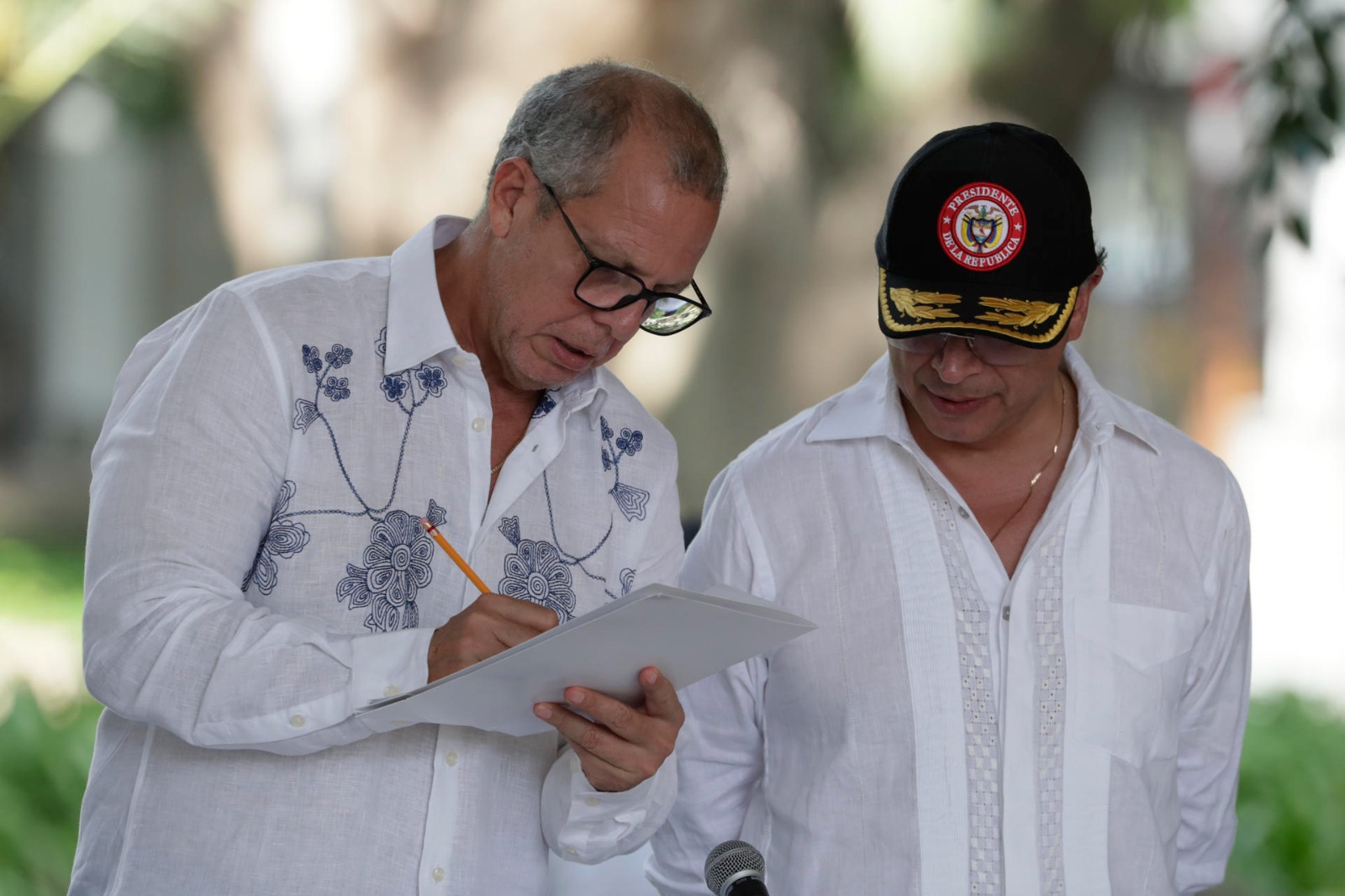 Ordenan suspender al jefe de Gabinete de Petro por irregularidades en contrato de pasaportes