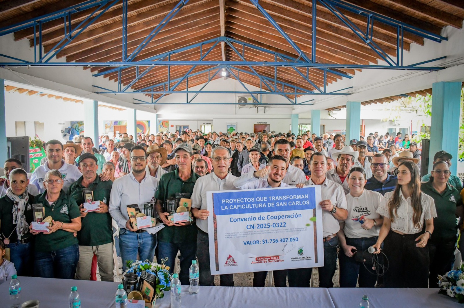 Más de 1.100 familias caficultoras de San Carlos recibieron insumos para fortalecer su producción