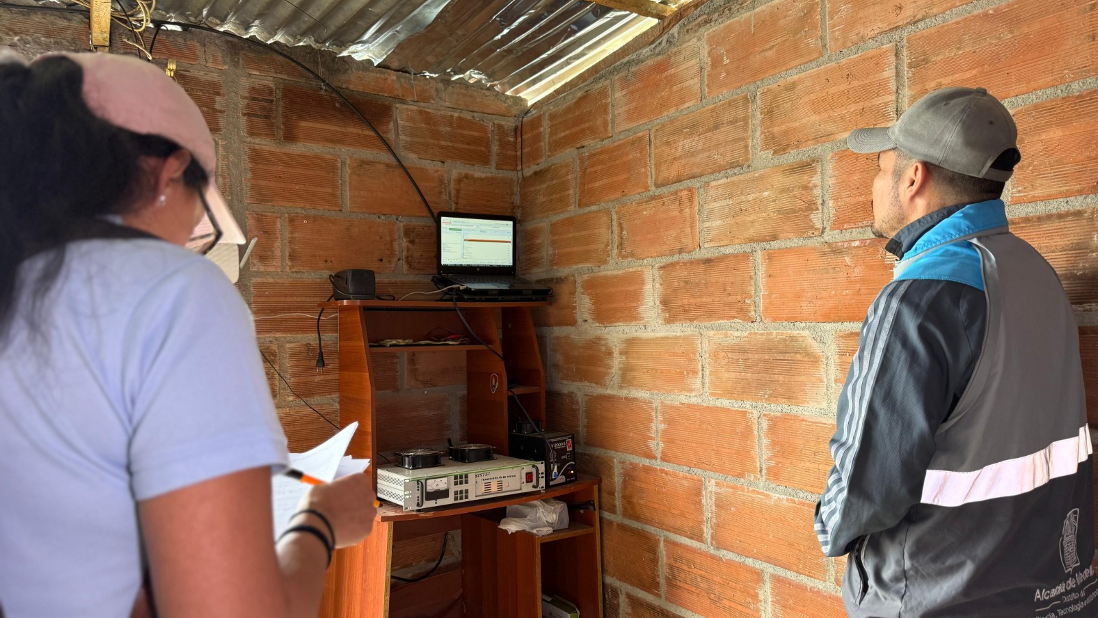 Autoridades desmantelaron cinco emisoras ilegales que ponían en riesgo la seguridad aérea y las telecomunicaciones