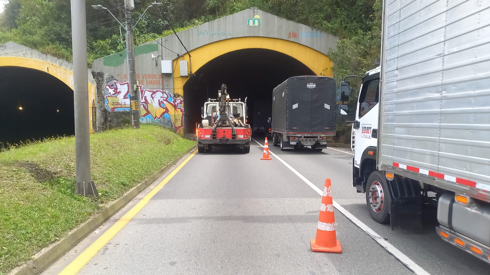 Autopista Medellín-Bogotá presenta afectaciones en movilidad por casos de hurto de cable