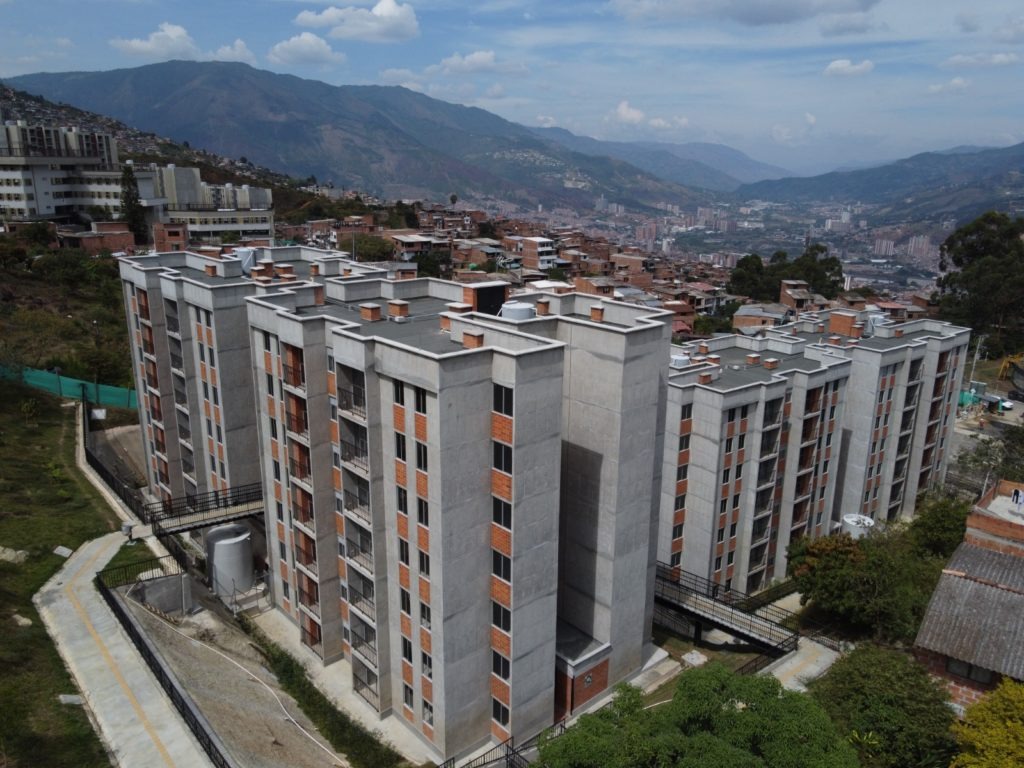 Con alianza público-privada, 10 500 familias serán apoyadas para la adquisición de vivienda nueva en Medellín