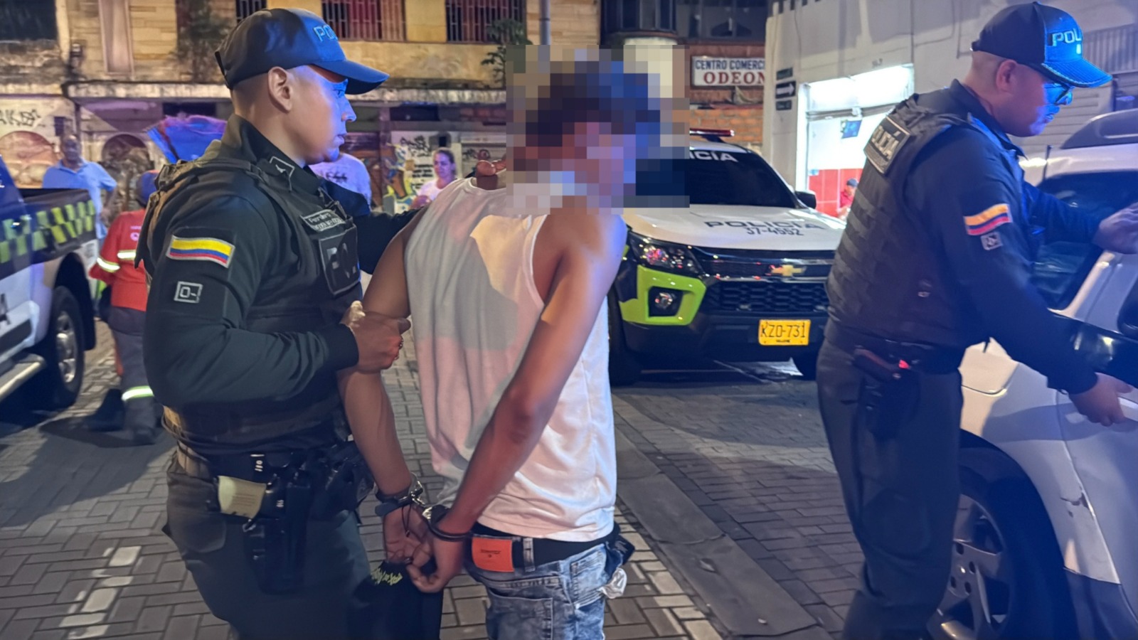 En video: Rescataron a nueve personas retenidas por ladrones en el Parque Bolívar, en Medellín