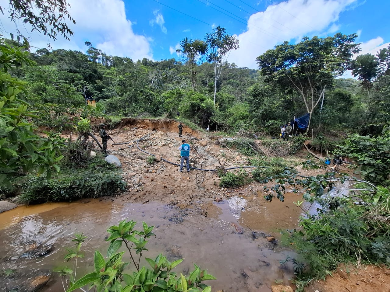 Autoridades adelantaron operativos contra minería ilegal en zona rural de San Carlos