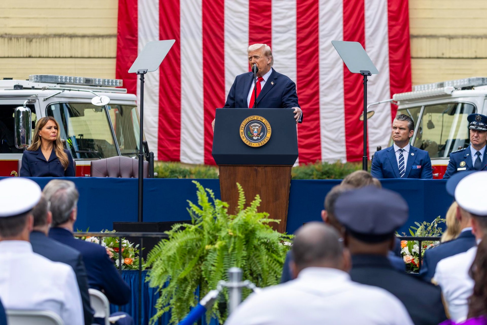 Trump recuerda a las víctimas del 11S con un acto solemne en el Pentágono