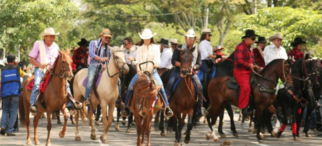 Corte Constitucional se enmendó: permitidas las cabalgatas, prohibidas las corridas de toros y peleas de gallos