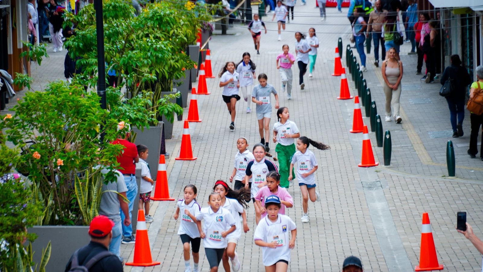Más de 1.000 niños participaron en la 2ª Carrera Atlética Escolar por el Bienestar de la Infancia en Rionegro