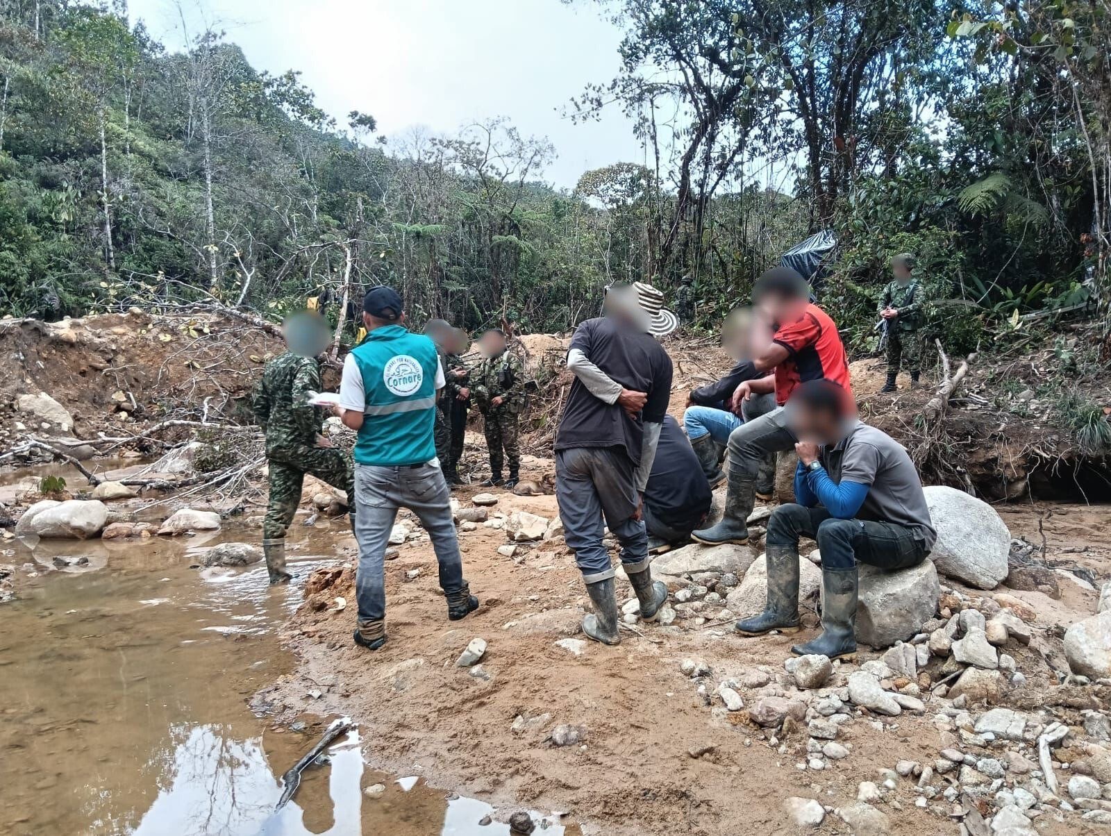 Autoridades suspenden minería ilegal en área protegida de San Carlos