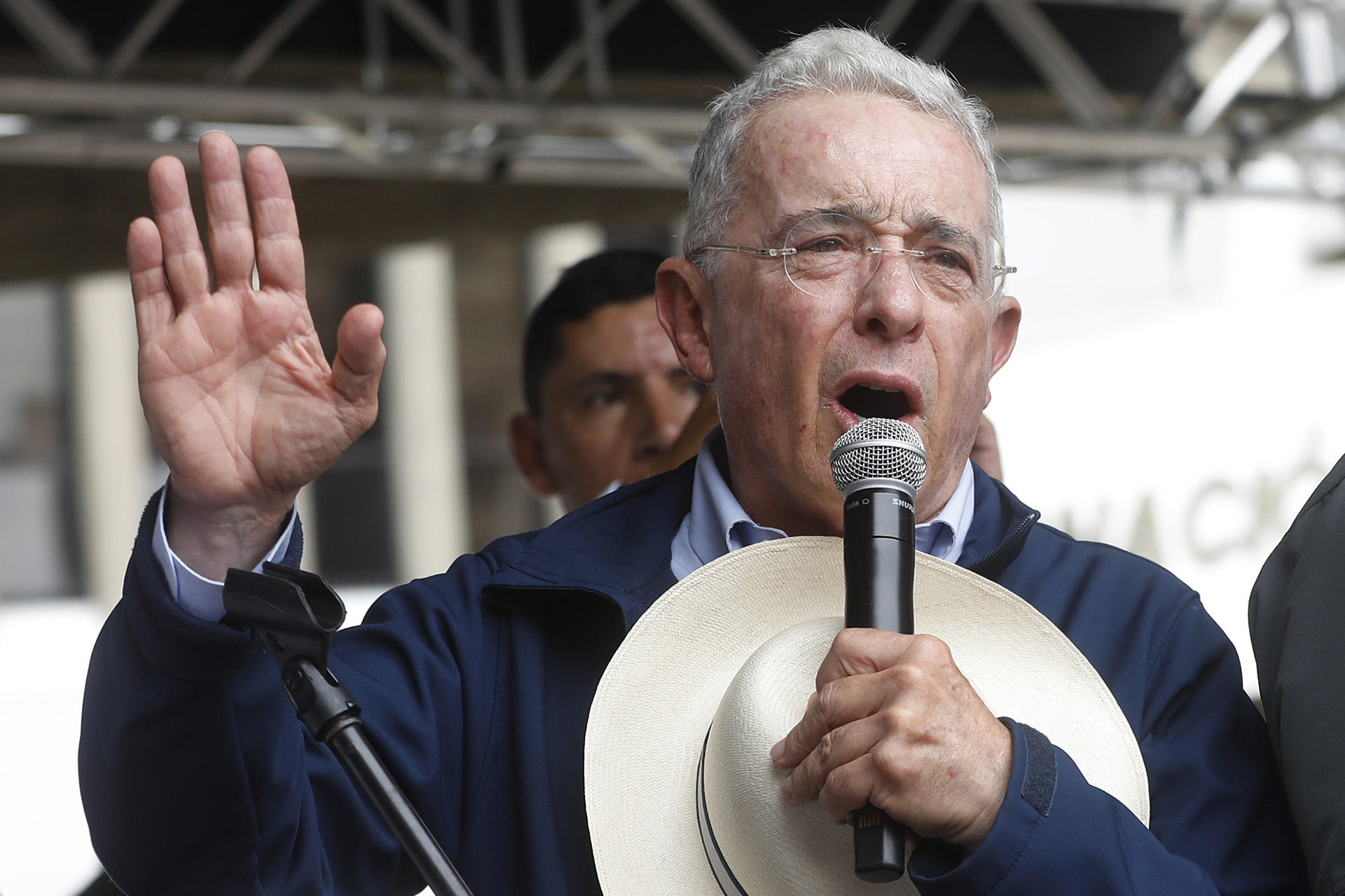 Líderes de derecha celebran la absolución plena para el expresidente Álvaro Uribe