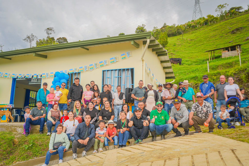 Guatapé entrega la nueva caseta comunal de la vereda La Sonadora tras más de una década de espera
