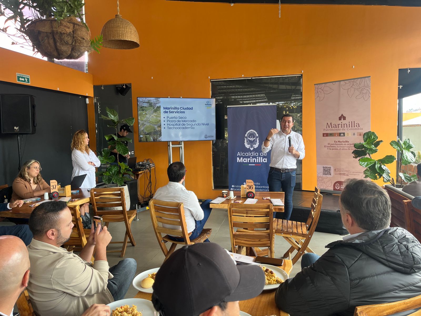 Empresarios de varios países visitaron Marinilla para explorar oportunidades de inversión y fortalecer los emprendimientos locales