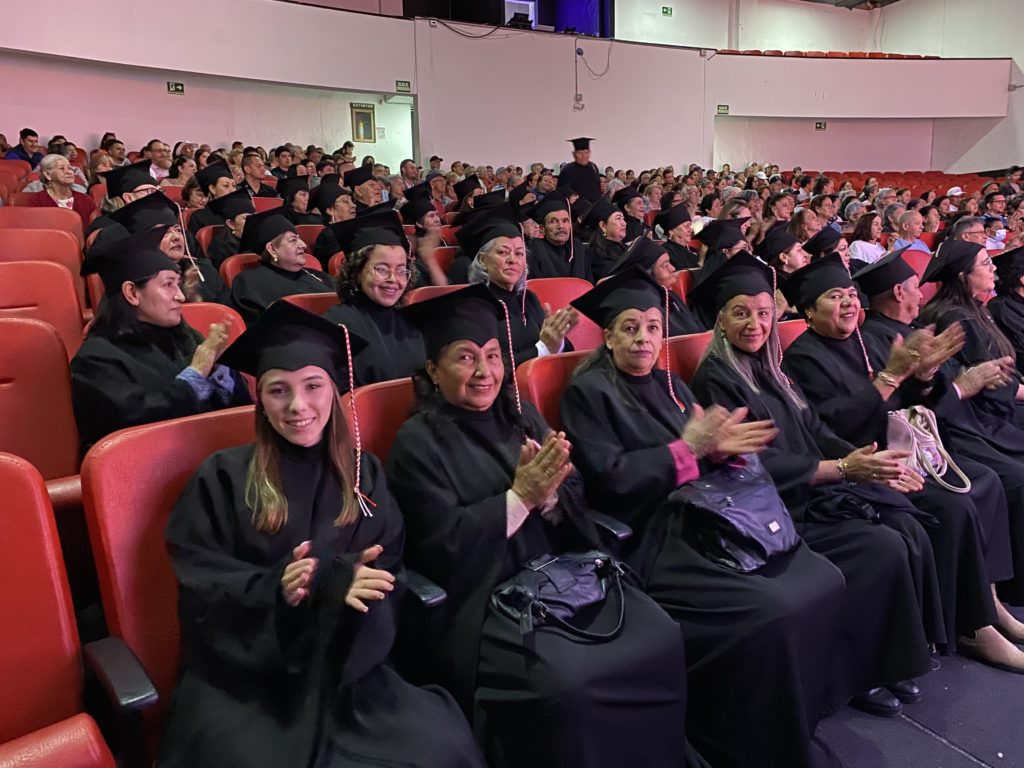 Más de 40 adultos mayores de La Ceja se graduaron en la Escuela de las Emociones
