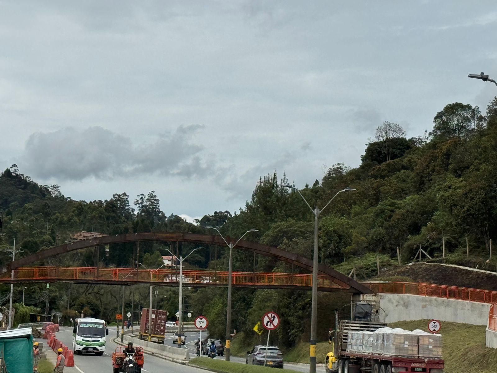 Devimed y la Alcaldía de Guarne entregaron a la comunidad el nuevo puente peatonal en la vereda La Hondita
