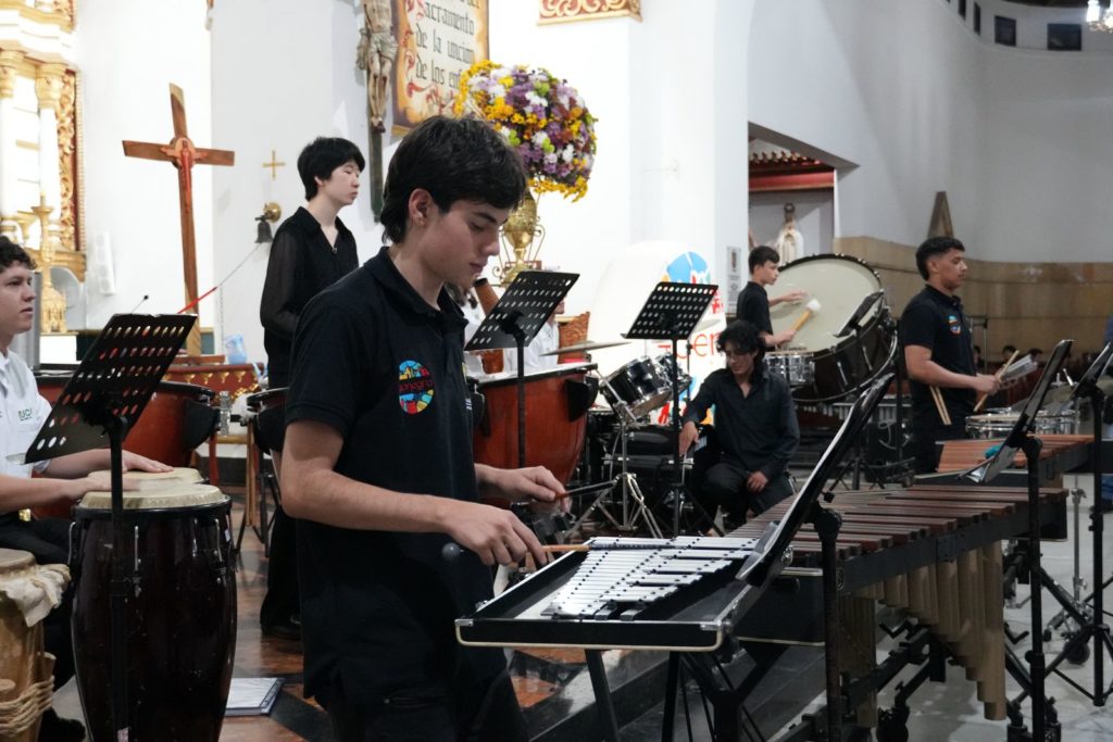 Una sinfonia de hermandad Colombia y Peru se unieron en Rionegro a traves de la musica