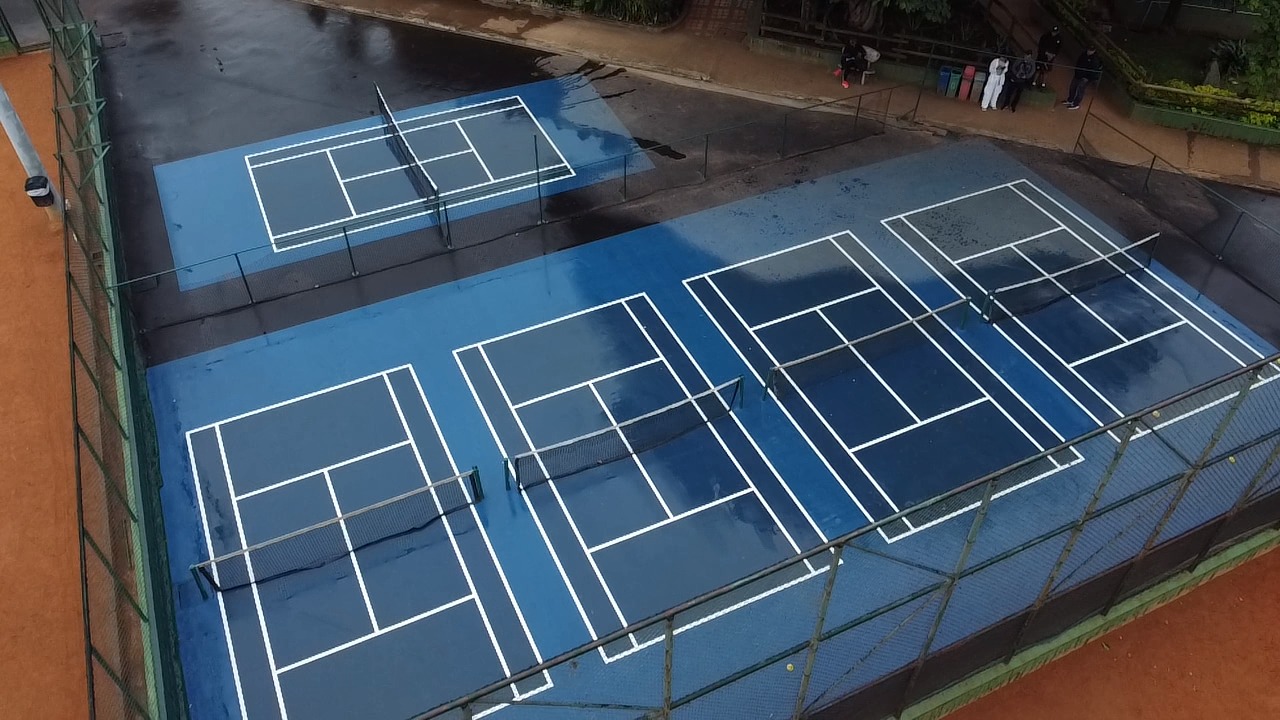 Renuevan canchas de minitenis en la Unidad Deportiva Atanasio Girardot para fortalecer el deporte recreativo en Medellín