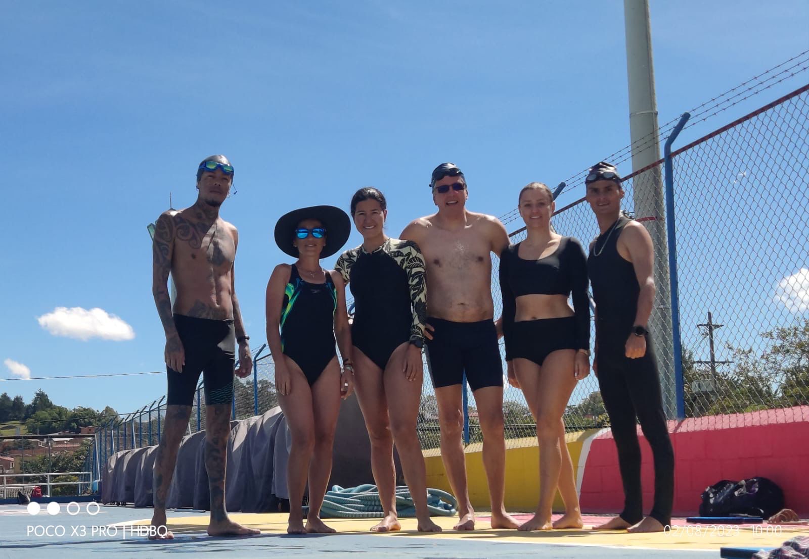 Adultos en Rionegro transforman su relación con el agua gracias al Club Natación Adecuada