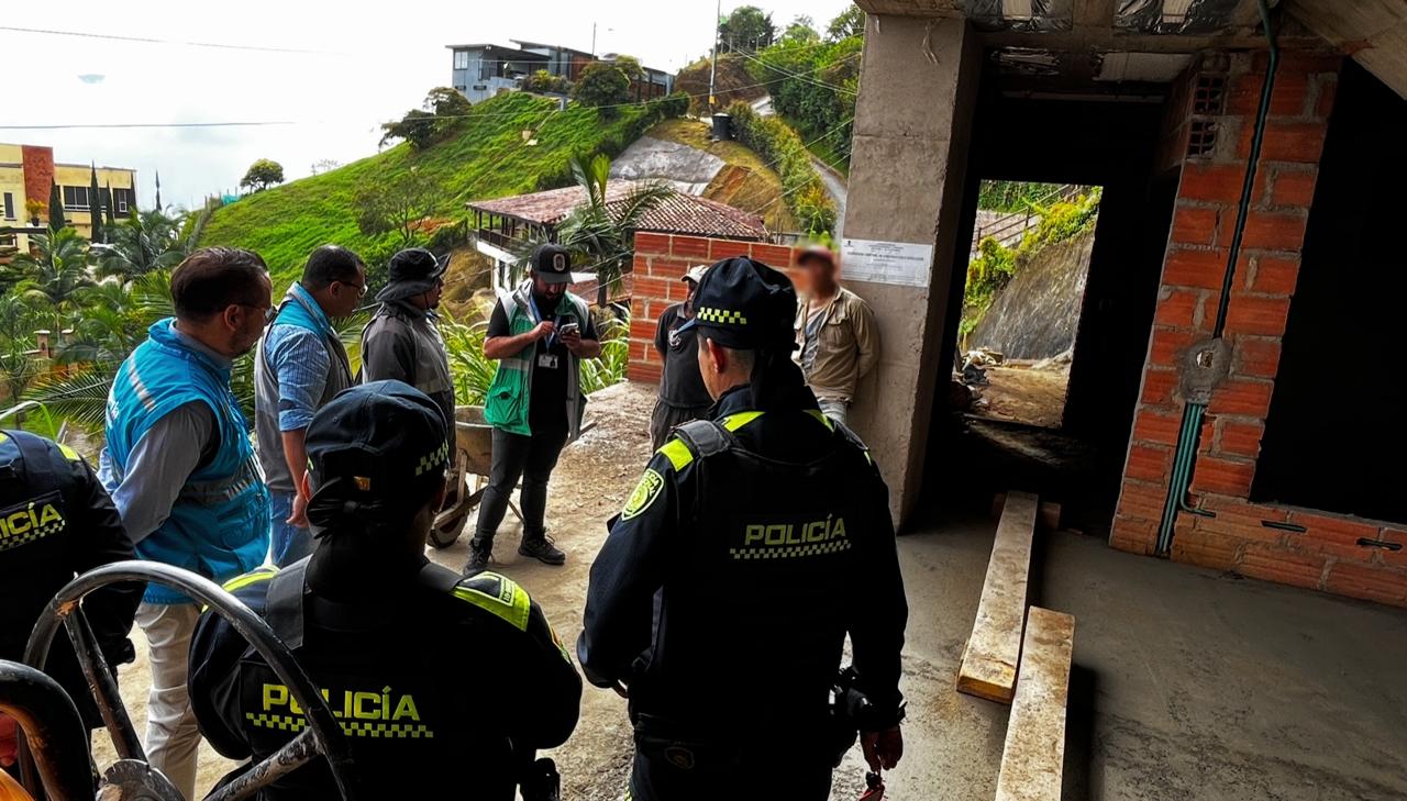 Por desacato a las autoridades, suspenden nuevas construcciones irregulares en Medellín