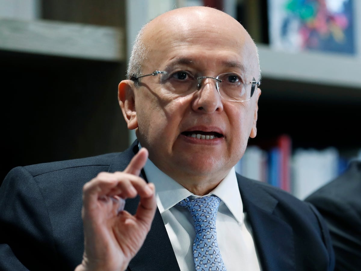 Renunció Eduardo Montealegre al Ministerio de Justicia, indignado por la absolución de Álvaro Uribe