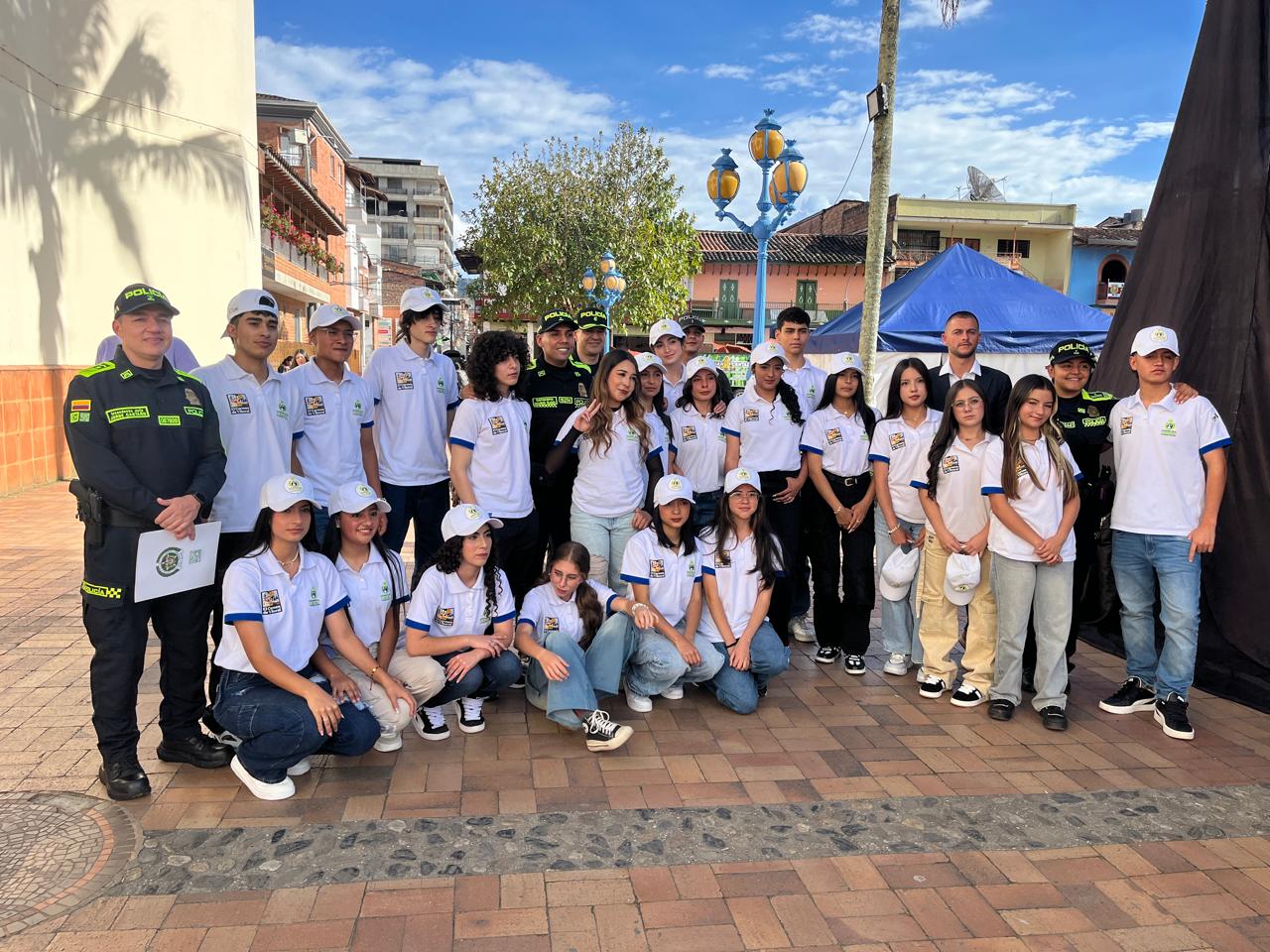 Treinta jóvenes de El Carmen de Viboral se graduaron como guardianes del turismo y el patrimonio