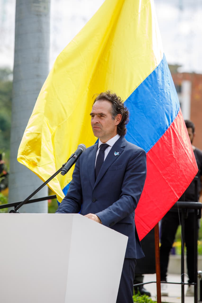 Medellín conmemora los 40 años del holocausto del Palacio de Justicia con una escultura en honor a las víctimas