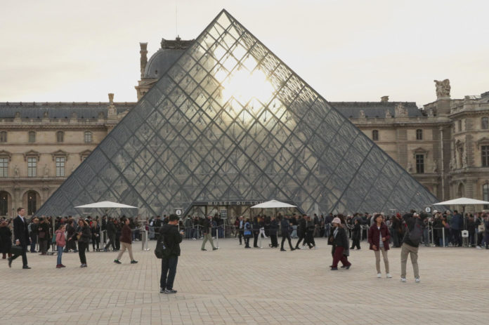 Los dos detenidos por el robo del Louvre "reconocieron parcialmente los hechos"