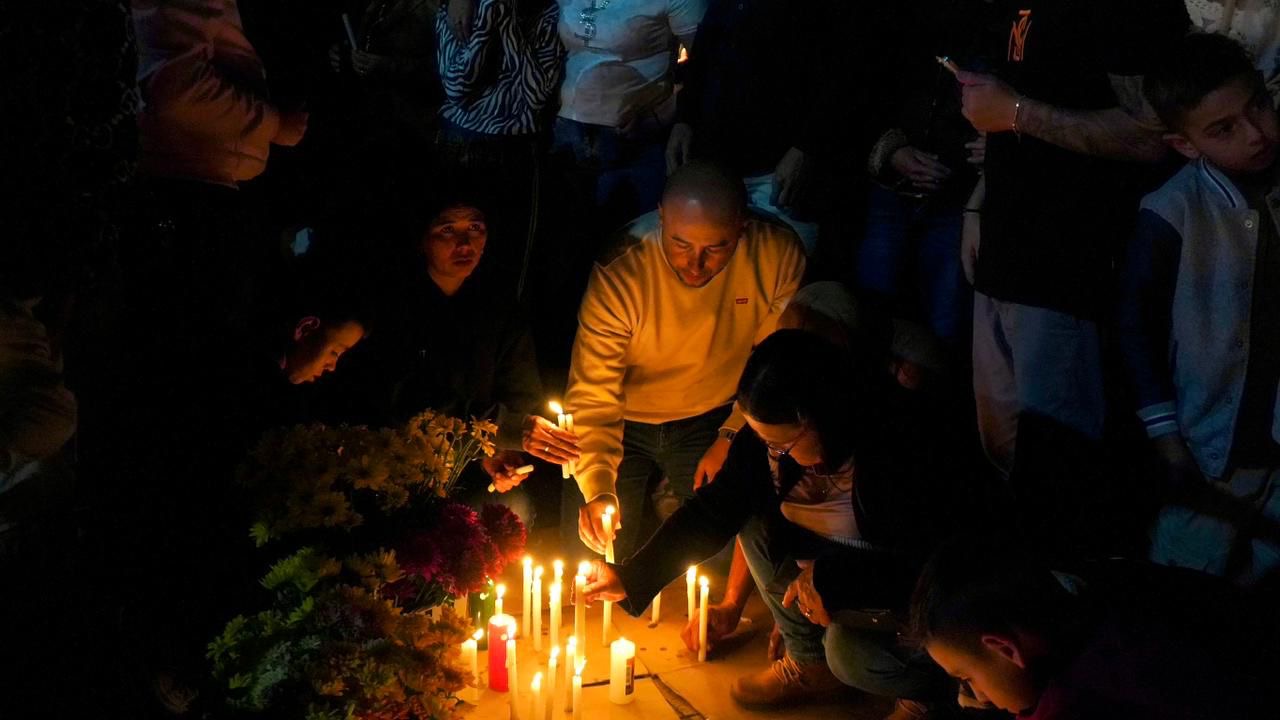 El Carmen de Viboral se unió en una velatón para rechazar la violencia y rendir homenaje a las víctimas del reciente triple homicidio