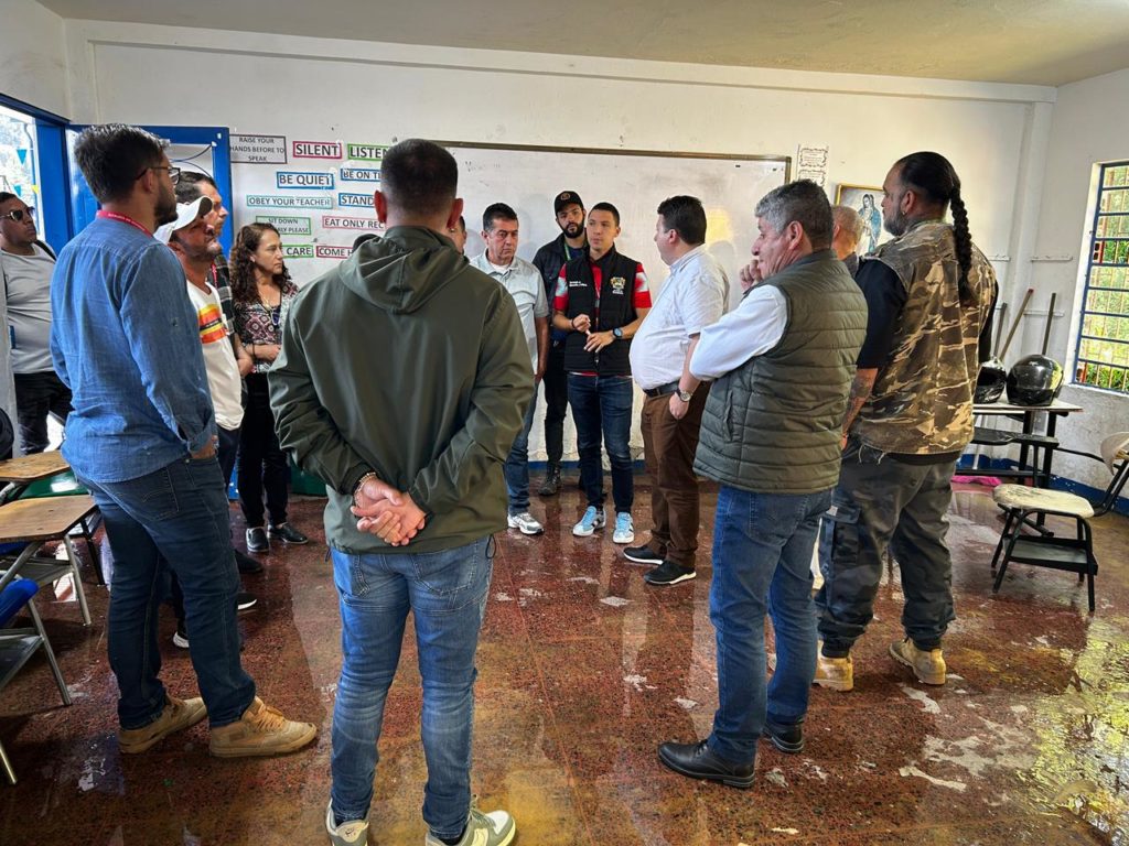 Avanza atencion en colegio de Guarne afectado por un deslizamiento