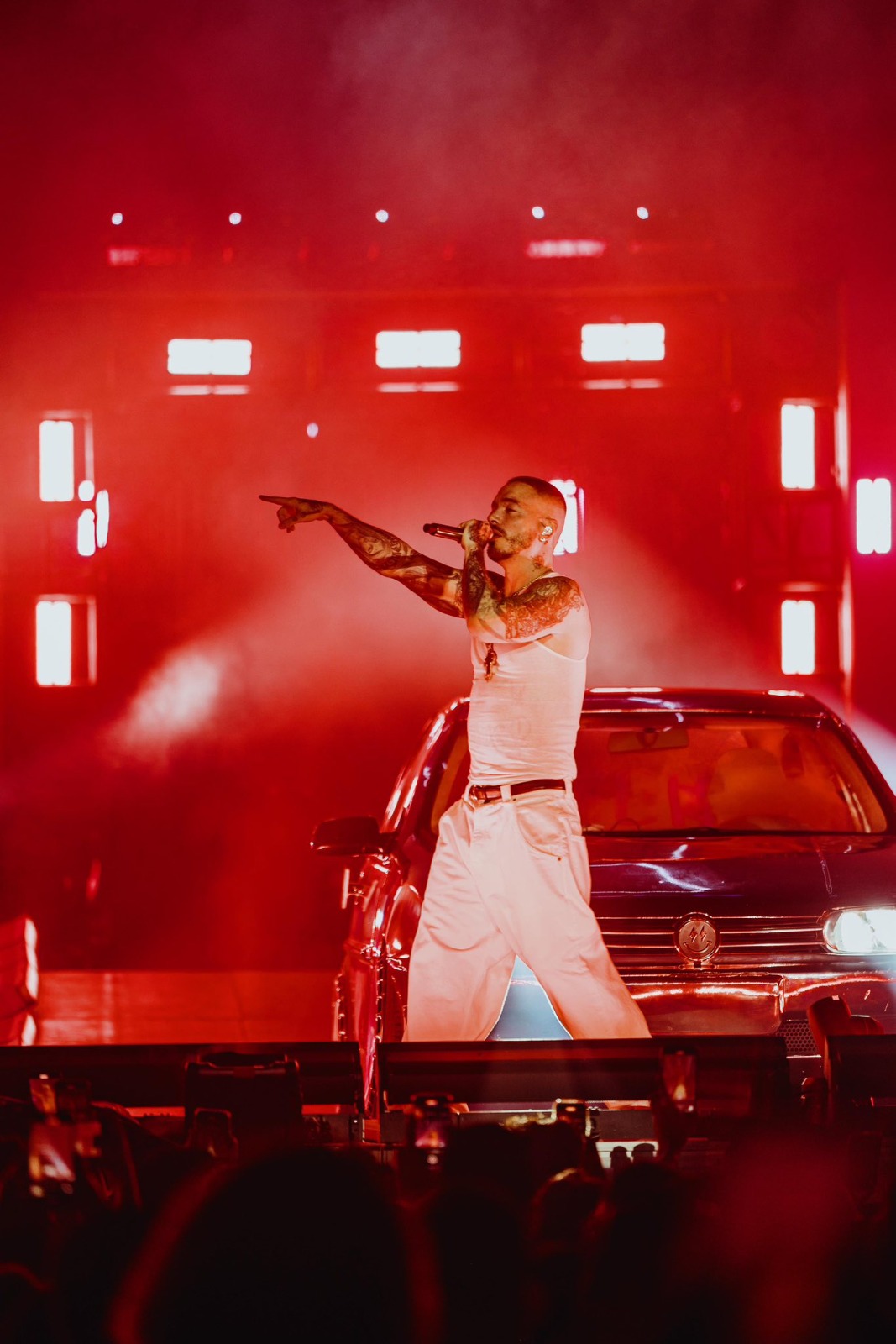 Vélez y J Balvin colaboran en colección que “marca un nuevo capítulo” para la moda colombiana