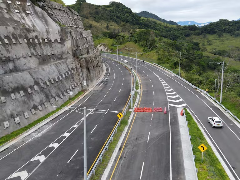 Gobernación de Antioquia cuestiona propuesta de cierre por un año en la vía al Suroeste