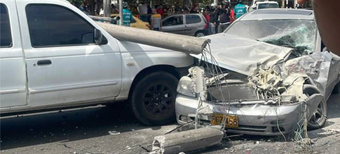 web-Al-menos-seis-heridos-dejó-un-choque-múltiple-cerca-del-Éxito-de-Robledo