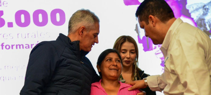 webn-Según-el-gobernador-Andrés-Julián-Rendón,-el-programa-representa-un-paso-decisivo-hacia-el-cierre-de-brechas-en-el-campo-antioqueño