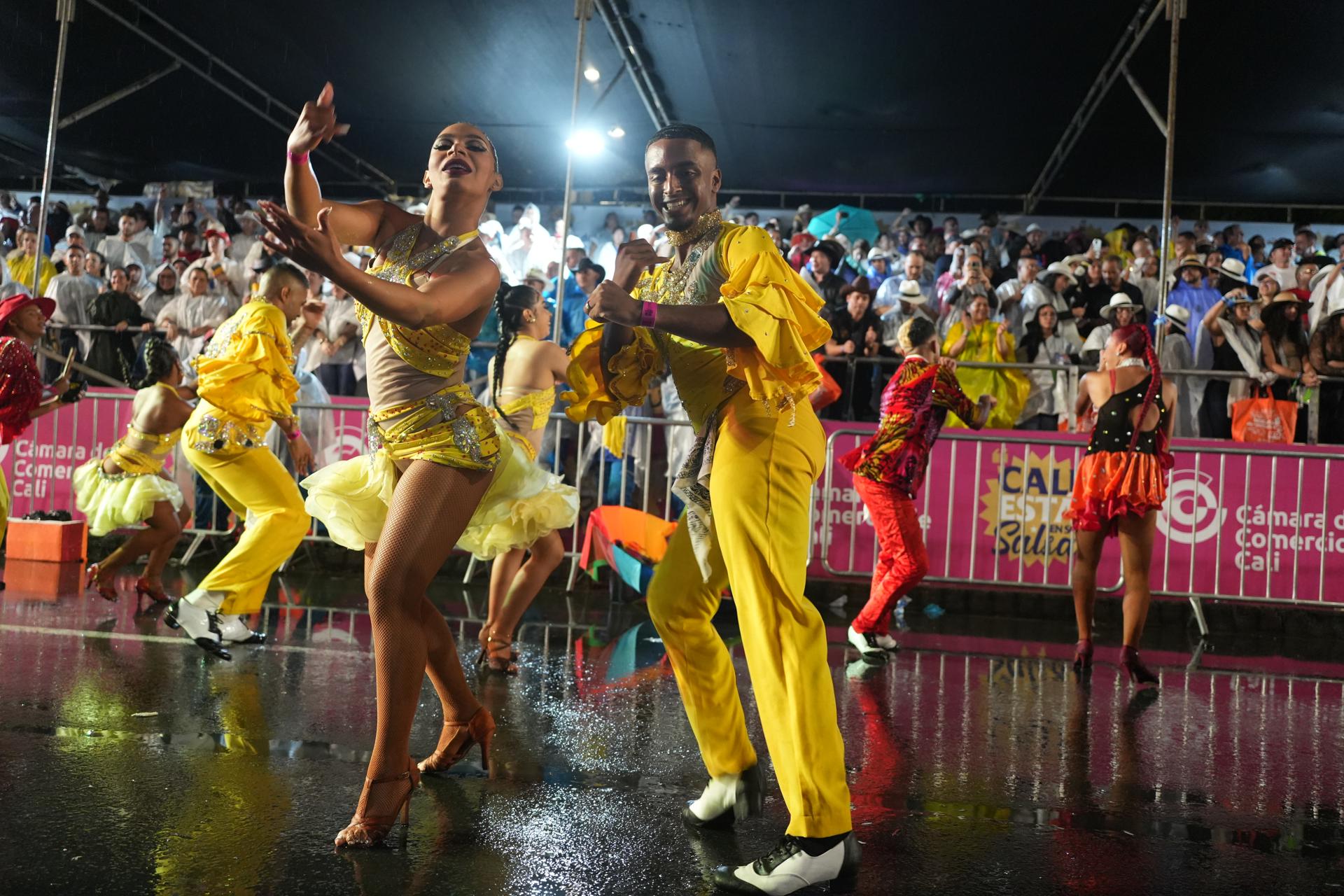 Más de 2 200 bailarines abren la Feria de Cali en el tradicional Salsódromo