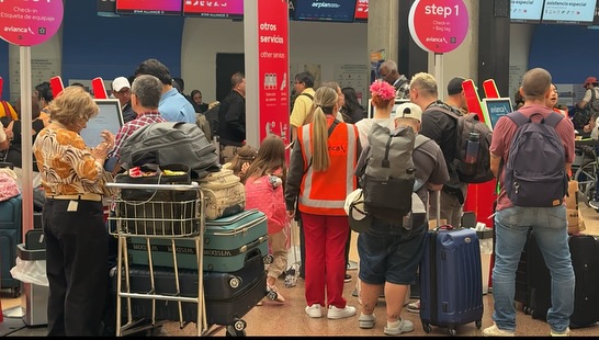 El Aeropuerto Internacional Jose Maria Cordova de Rionegro presenta filas extensas de pasajeros 1
