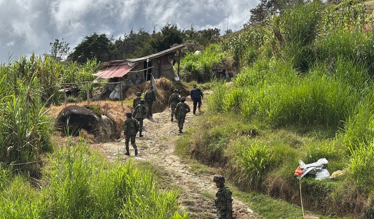 Más de dos kilómetros de placa huella conectarán las veredas de El Santuario