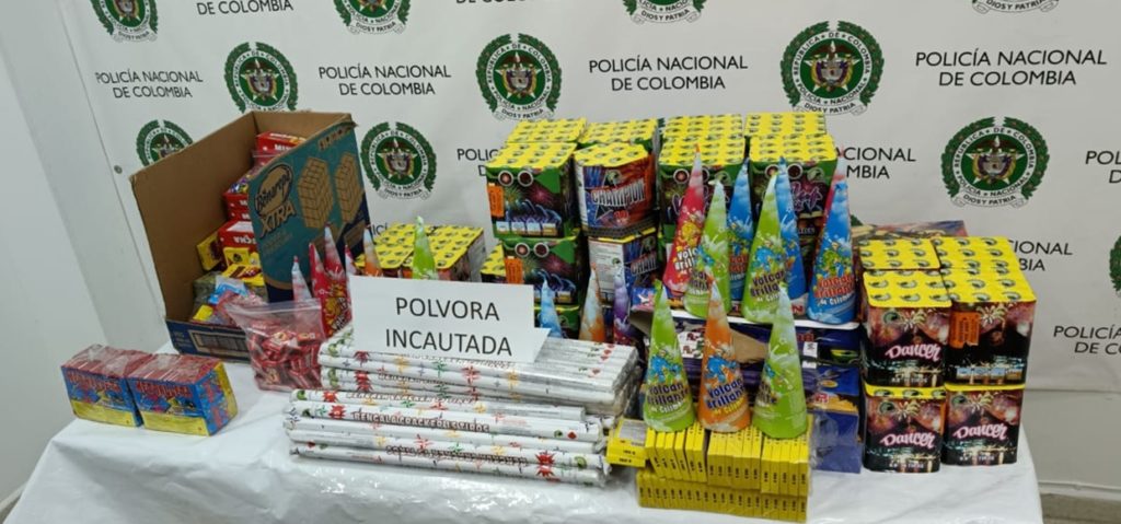 Policia incauto 300 kilos de polvora en El Penol incluyendo mas de 2000 voladores 2