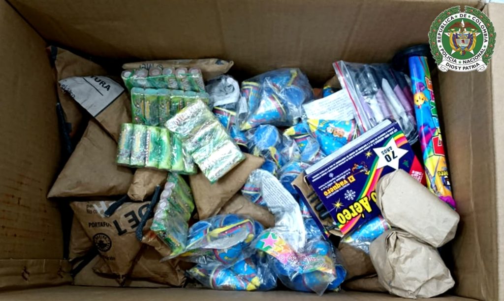 Policia incauto 300 kilos de polvora en El Penol incluyendo mas de 2000 voladores 4