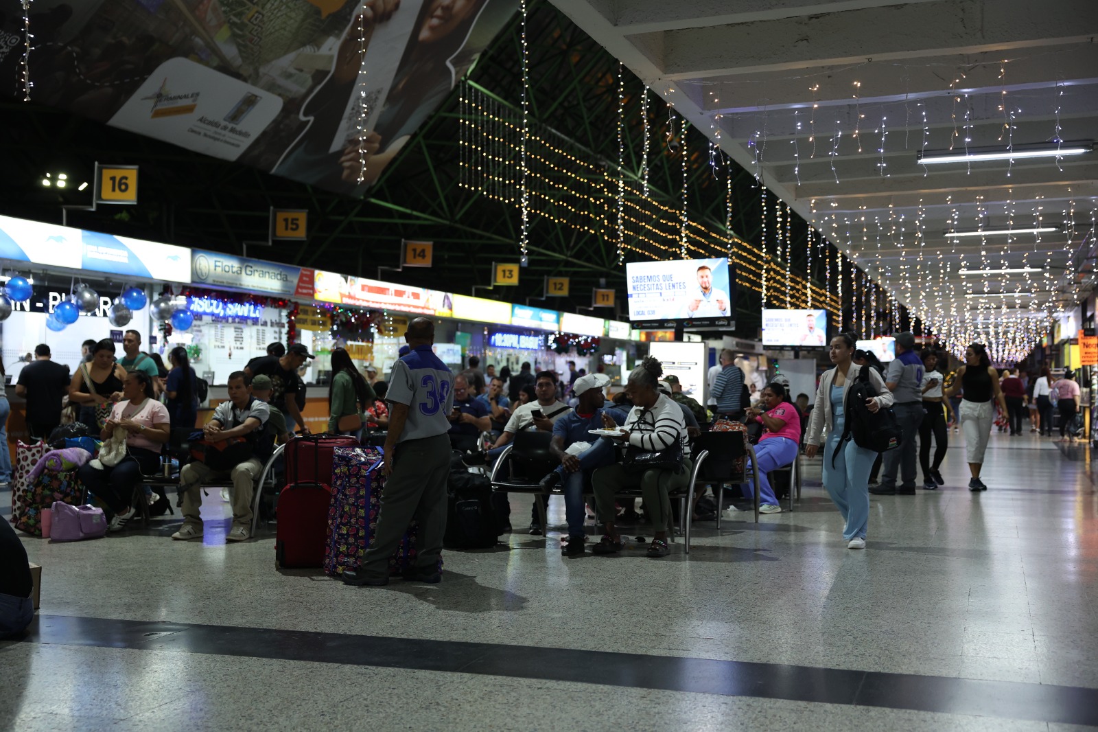 Terminales Medellín proyecta 244 000 viajeros este fin de semana de velitas