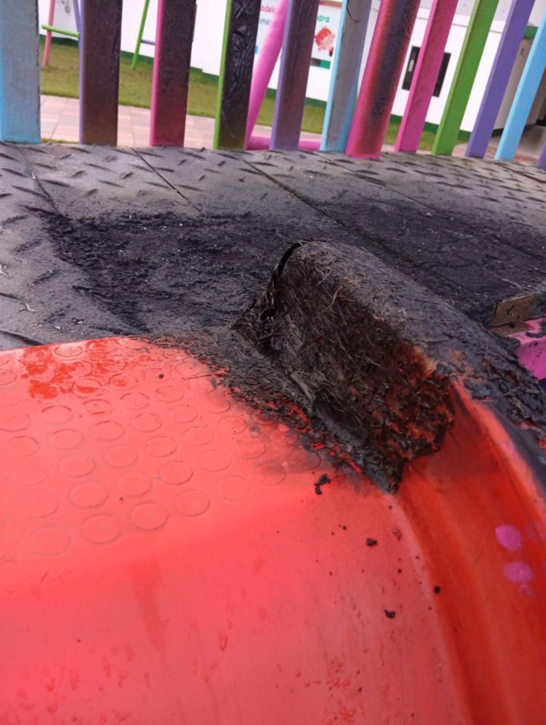 Un globo de mecha causo incendio en parque infantil de un CDI en La Ceja