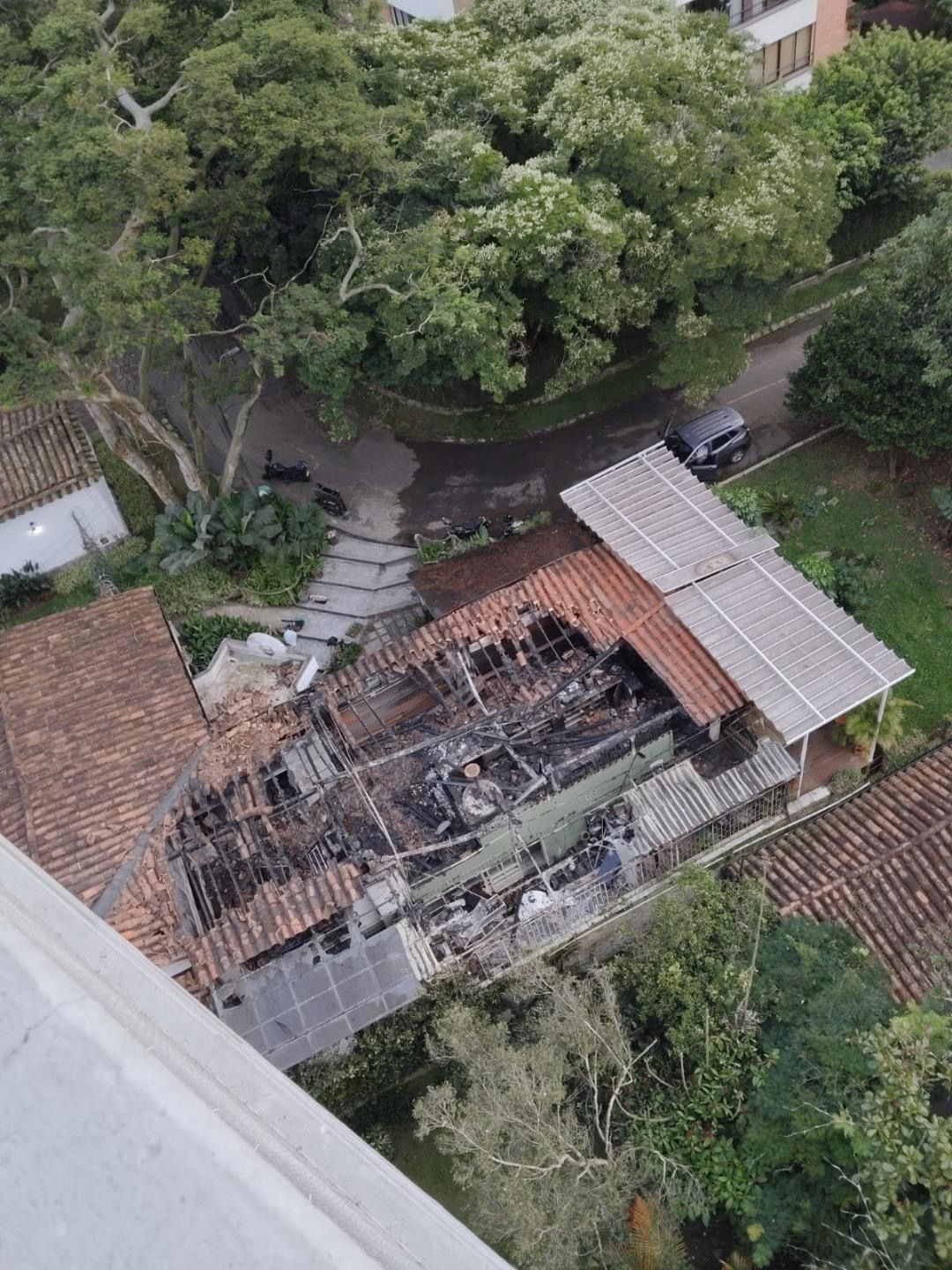 Incendio consumió reconocido estudio de tatuajes en El Poblado y dejó millonarias pérdidas