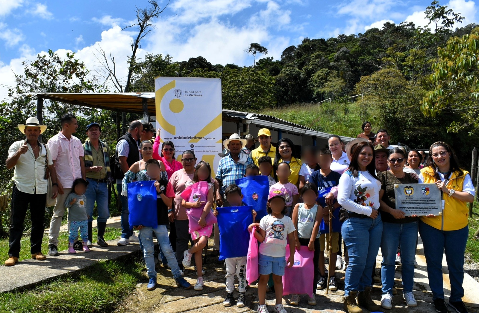 Del desplazamiento al arraigo: comunidades de Alejandría y La Unión resurgen en el campo