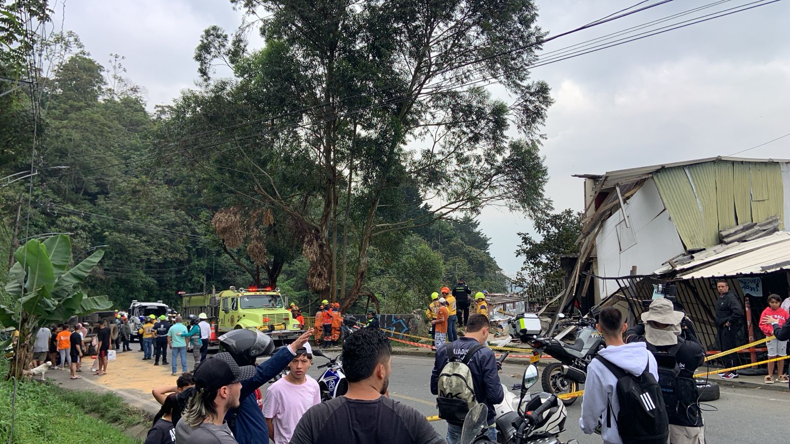 Balance del accidente de bus en Santa Elena: 12 heridos, entre ellos un habitante de la vivienda impactada