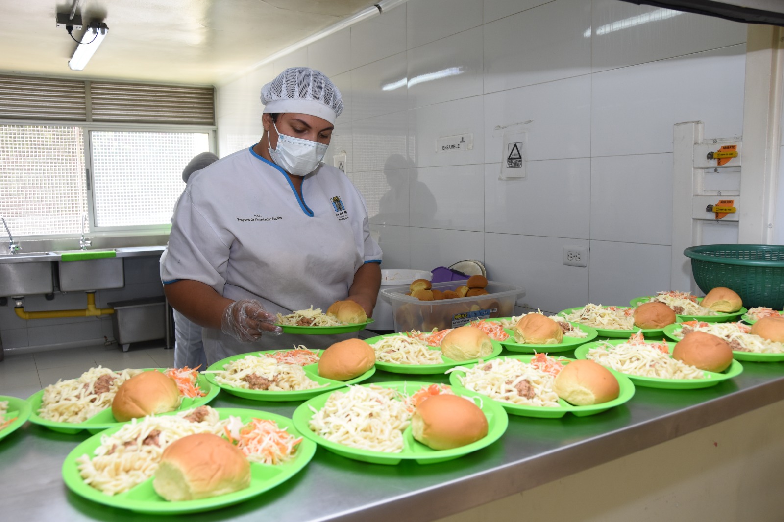 Alcaldía de Medellín alcanzó un 98 % de asignación del PAE y fortaleció la alimentación escolar en 2025