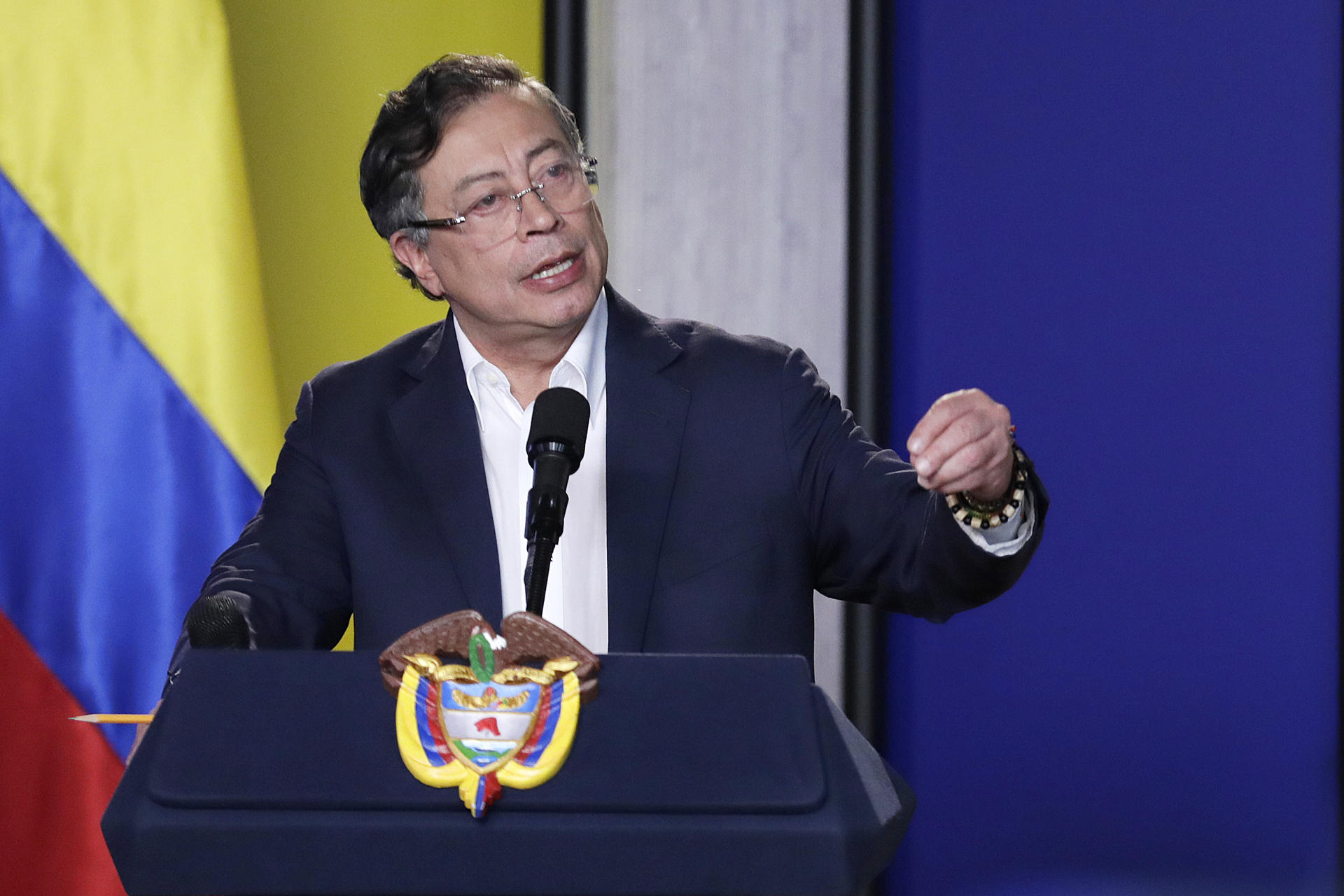 Presidente Petro dice que Nicolás Maduro no debe dar órdenes a los militares de Colombia