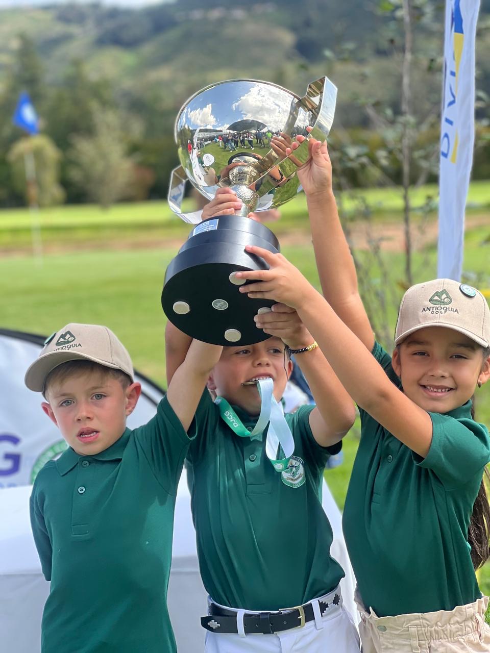 José Miguel Castro, de 7 años, se consagró campeón nacional infantil de Golf en Bogotá